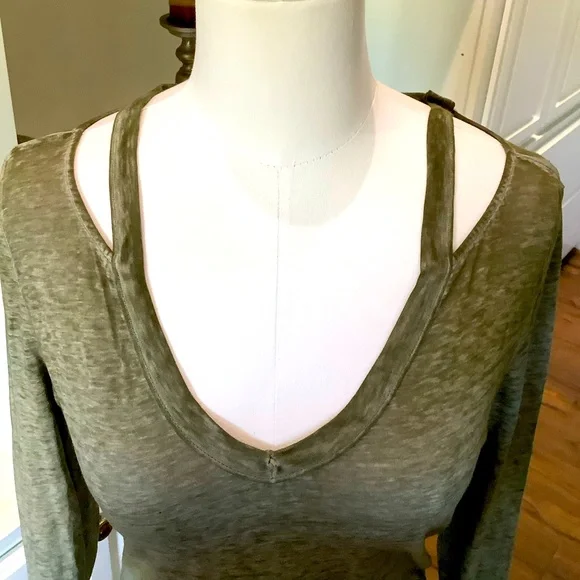 Long Sleeve Tee - Picture 4 of 9